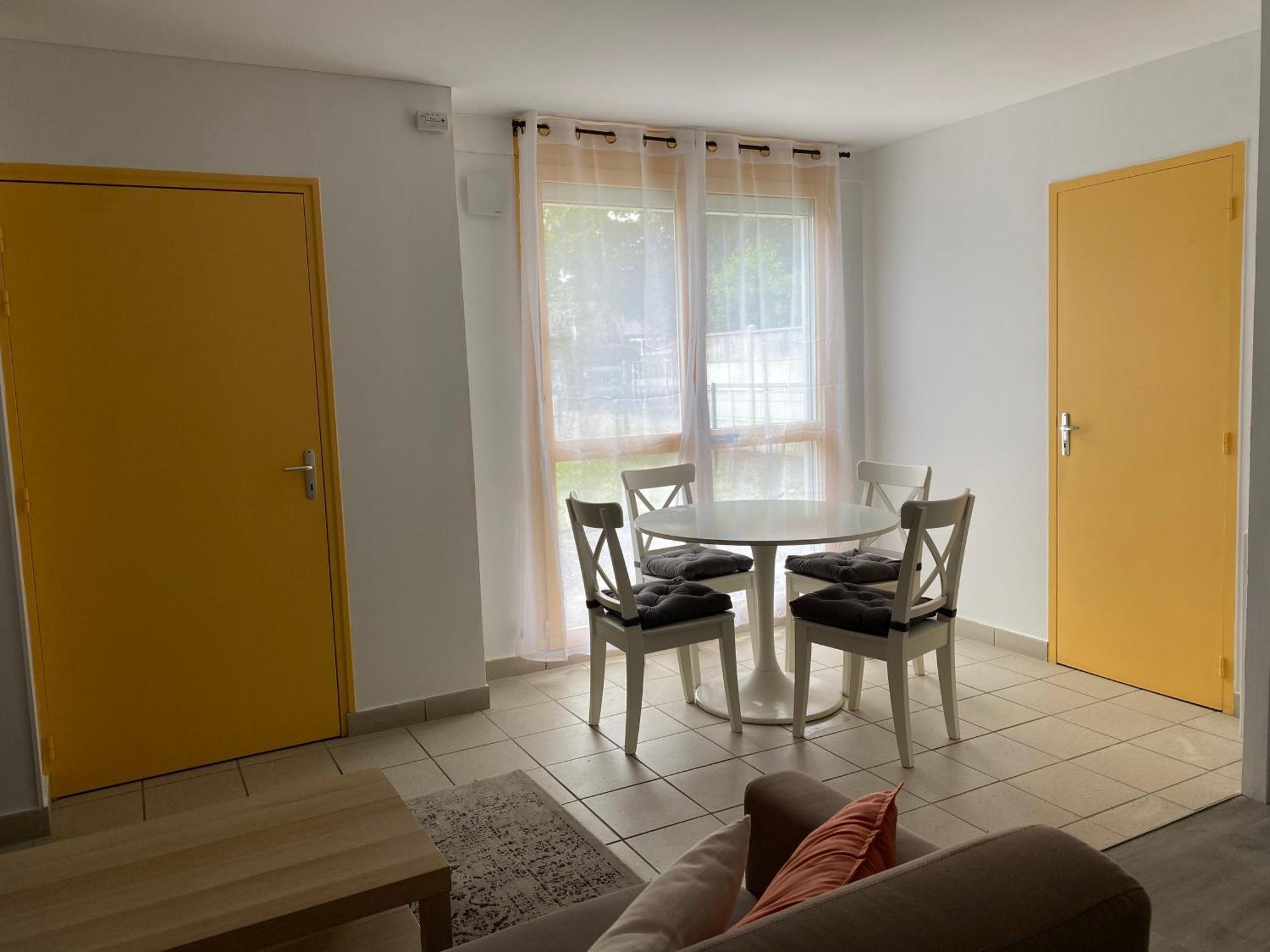 Maison Spacieuse Et Confortable 100M2 Avec Jardin Val-de-Reuil Екстер'єр фото